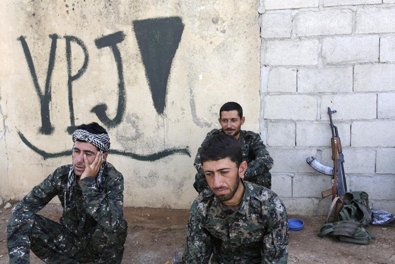 Cong dong nguoi Yazidi: Bi IS truy buc va vung len danh tra-Hinh-9